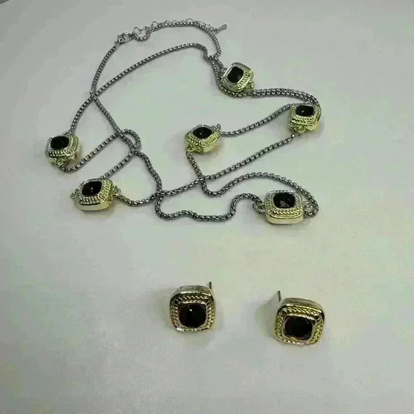 MYSTERY BOX~ ALL BOUTIQUE JEWELRY & ACCESSORIES 25 pc box - Picture 13 of 16